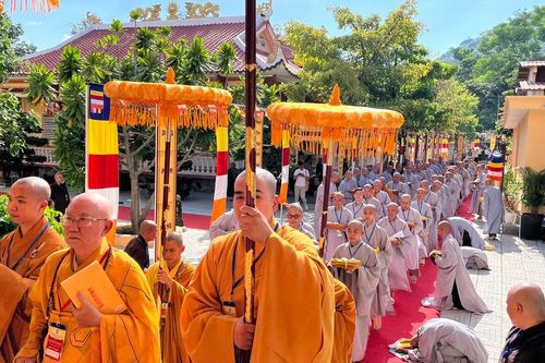 Chư giới sư tấn đàn truyền giới cho giới tử Tăng và Ni thuộc Đại giới đàn Tâm Hòa X