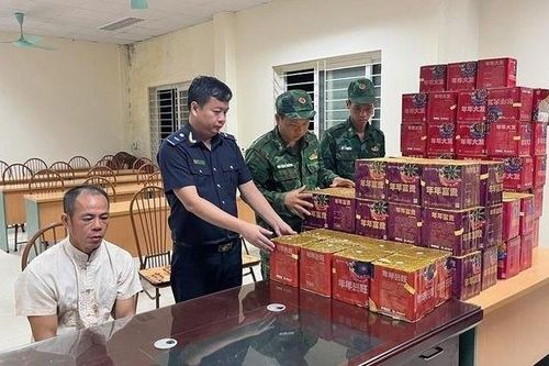 Hải quan Lào Cai phối hợp bắt giữ vụ vận chuyển trái phép 168 kg pháo nổ