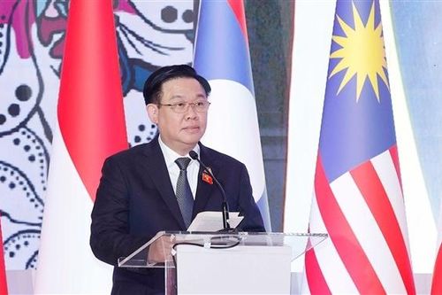 Chủ tịch Quốc hội Vương Đình Huệ: Qua 'bão giông' càng sáng lên một ASEAN tự cường, chủ động thích ứng, đoàn kết, thống nhất