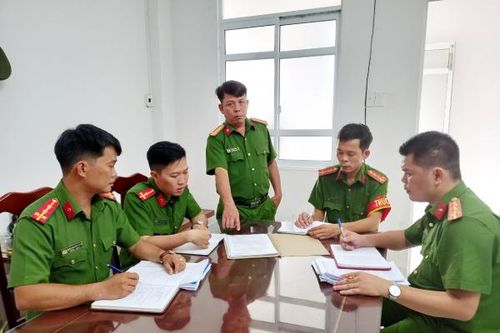 Công an phường bên cửa biển Đà Diễn