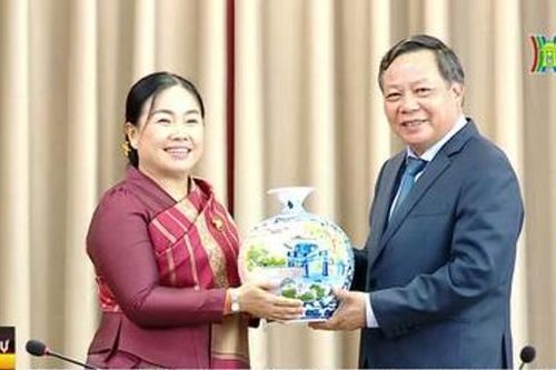 Tăng cường hợp tác giữa Hội LHPN Hà Nội - Viêng Chăn