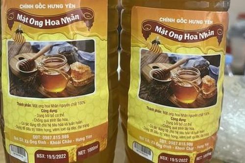 Khởi tố chủ cơ sở sản xuất hàng ngàn lít mật ong giả, bán qua mạng
