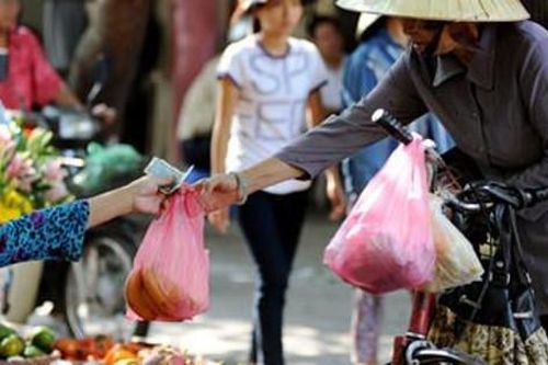 Vì sức khỏe cộng đồng: Không nên đựng đồ ăn trong túi ni lông tái chế