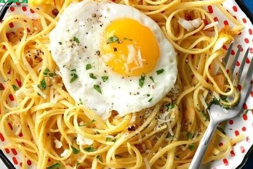 Tại sao mì ăn liền lại được gọi là 'mì tôm'? Gợi ý 3 cách làm mì xào ngon như nhà hàng