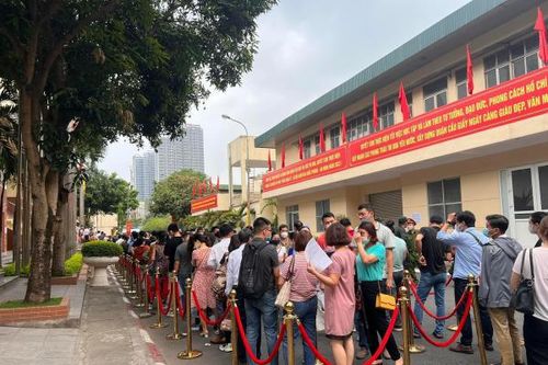 Cảnh giác với 'cò' nhà ở xã hội