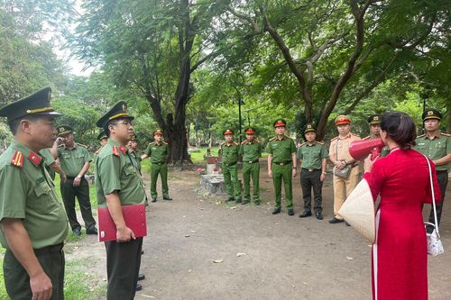 Hoạt động ý nghĩa của Cụm thi đua số 12 - Công an thành phố Hà Nội