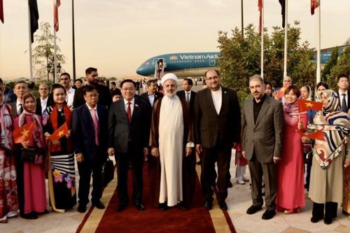 Chủ tịch Quốc hội Vương Đình Huệ bắt đầu thăm chính thức Cộng hòa Hồi giáo Iran