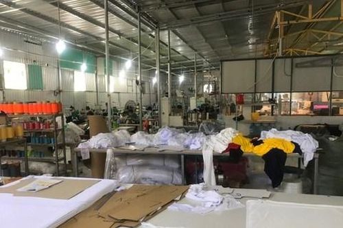 Triệt phá đường dây sản xuất, buôn bán quần áo giả thương hiệu