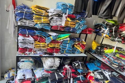 Triệt phá đường dây buôn quần áo thương hiệu giả tại TP Hồ Chí Minh