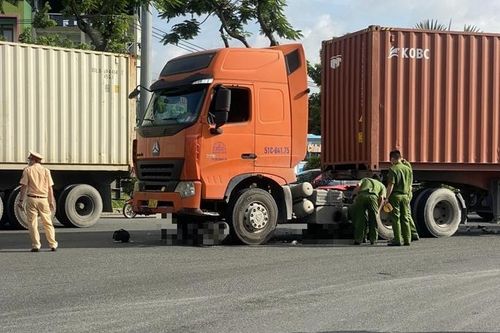 Tai nạn giao thông ngày 8/8/2023: 3 ôtô tông nhau, người phụ nữ đi bộ chết