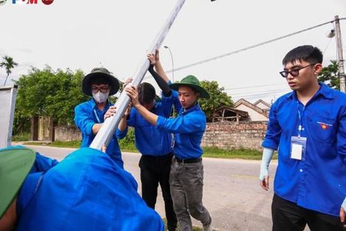 Sinh viên ĐH Kinh tế Quốc dân triển khai nhiều hoạt động tình nguyện thiết thực