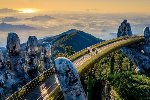 Cầu Vàng ở Đà Nẵng được Travel+Leisure đánh giá là trải nghiệm thú vị