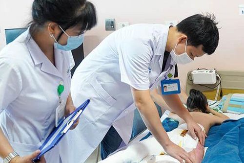 3 tháng cứu chân trái bị gãy xương, dập nát cơ cho bệnh nhi
