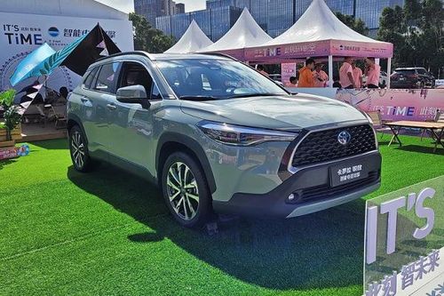 Toyota Corolla Cross hybrid từ 462 triệu đồng, 'ăn xăng' chỉ 4,5lít/100 km