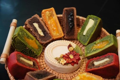 Chưa rằm tháng 8, nhiều bánh trung thu độc lạ đã 'cháy hàng'