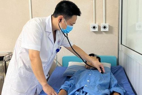 Tổn thương thận sau khi đi chơi tại thác nước
