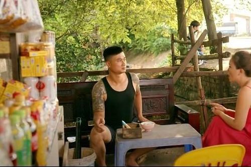 Làng trong phố tập 7: Hiếu mắc bẫy gái xinh?