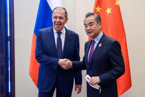 Ngoại trưởng Nga-Trung điện đàm, Ukraine được đề cập