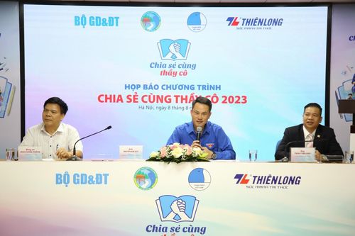 Tuyên dương các giáo viên tiêu biểu tại các xã khó khăn vùng đồng bào dân tộc thiểu số và miền núi