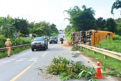 Kon Tum: Lật xe khách trên Quốc lộ 14 khiến 5 người thương vong
