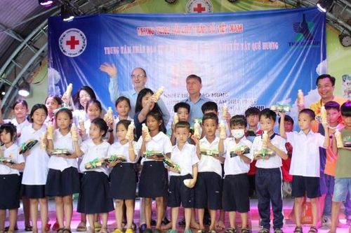 Tân Hiệp Phát thăm hỏi 3 Mái ấm tình thương tại Bình Dương