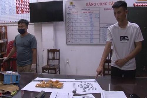 Huế: Bắt đối tượng vận chuyển hơn 1.000 viên ma túy