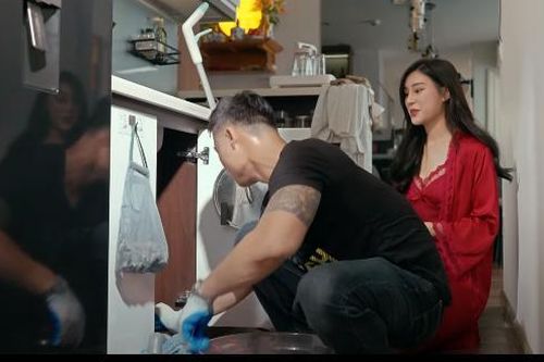 'Làng trong phố' tập 7: Hiếu (Duy Hưng) được chủ nhà tán tỉnh