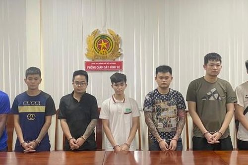 Băng 'tín dụng đen' bắt người vay thế chấp bằng clip khỏa thân sa lưới