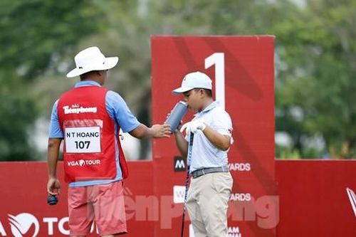 Cặp đôi golfer - caddie đặc biệt trong Giải Vô địch Golf Quốc gia năm 2023 – Cúp VinFast