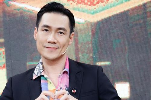Ca sĩ Khánh Phương bán sạch cổ phiếu công ty do vợ làm chủ tịch