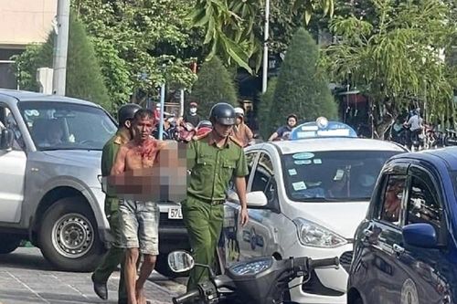 Bảo vệ ngân hàng đâm đồng nghiệp vì mâu thuẫn thay ca trực