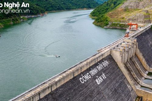 Hồ thủy điện Bản Vẽ tiếp tục tích nước, cắt giảm lũ cho hạ du