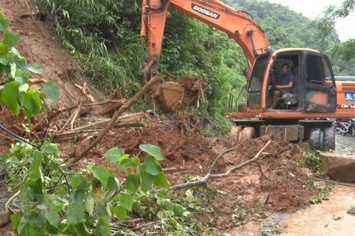 Cao Bằng: Mưa lớn kéo dài, nhiều công trình giao thông bị sạt lở