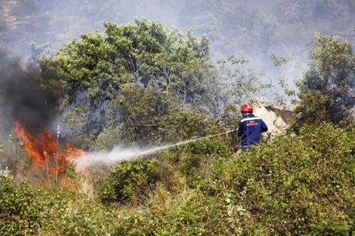Thời tiết khắc nghiệt gây hỗn loạn ở Bắc và Nam Âu