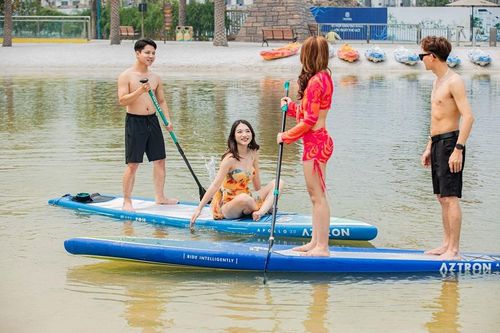 Uống gì khi lập hội 'cháy phố' đu hè muộn mà vẫn luôn tươi mát?