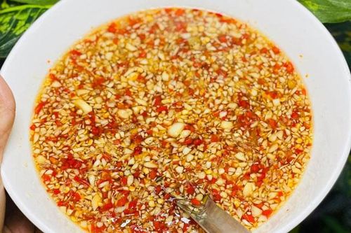 Pha nước mắm chua ngọt nếu muốn tỏi ớt nổi lên 100% 'không trượt phát nào' thì đây là bí quyết chị em phải luôn nhớ!