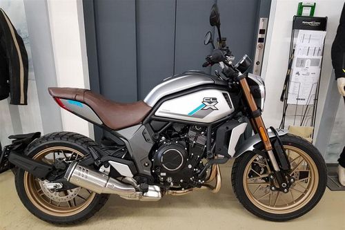 Naked bike 700 phân khối, phanh ABS 2 kênh, giá 169 triệu đồng tại Việt Nam
