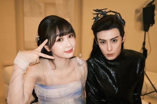 Ngu Thư Hân - Vương Hạc Đệ lộ ảnh ngọt ngào, Bạch Lộc không thể so