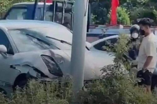 Siêu xe của Vũ Văn Thanh bị móp đầu do tai nạn