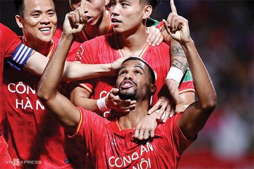 Tam mã thủ đô và một kẻ 'thọc gậy bánh xe'