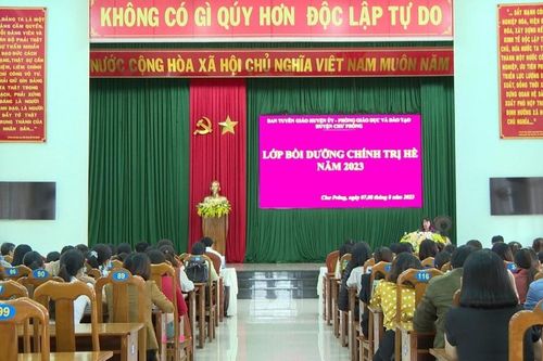 Chư Prông bồi dưỡng chính trị hè cho gần 1.300 cán bộ, giáo viên
