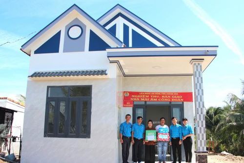 Liên đoàn Lao động tỉnh Khánh Hòa nghiệm thu, bàn giao 5 nhà mái ấm Công đoàn cho đoàn viên
