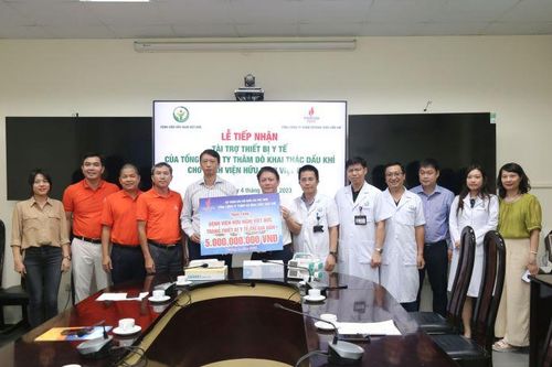 PVEP tài trợ 5 tỷ đồng cho Bệnh viện Hữu nghị Việt Đức mua sắm thiết bị y tế