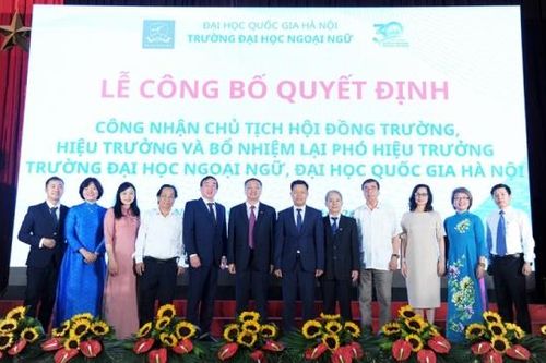 Trao Quyết định công nhận tân Hiệu trưởng trường Đại học Ngoại ngữ - Đại học Quốc gia Hà Nội