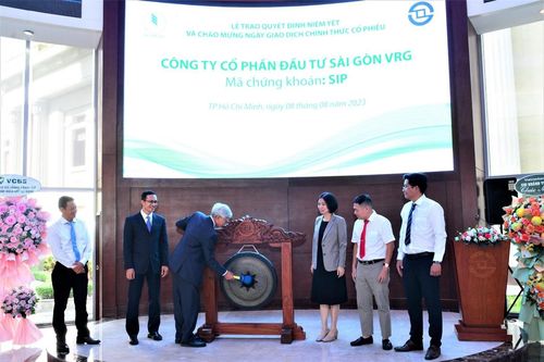 Cổ phiếu bất động sản đắt đỏ thứ hai thị trường chính thức lên sàn