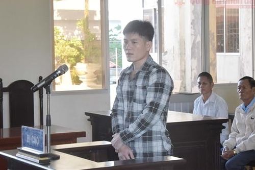 Mâu thuẫn gia đình, em chém anh gục tại chỗ
