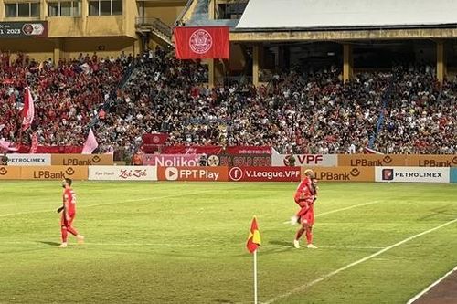 Khán đài Hàng Đẫy kín chỗ: Bóng đá Thủ đô đang trở nên hấp dẫn hơn?
