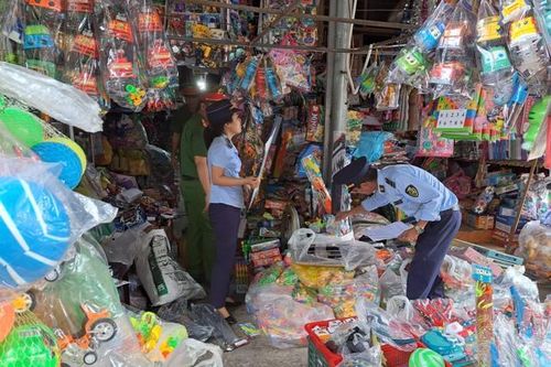 Bảo vệ trẻ em không ảnh hưởng bởi đồ chơi kém chất lượng, độc hại dịp Trung thu