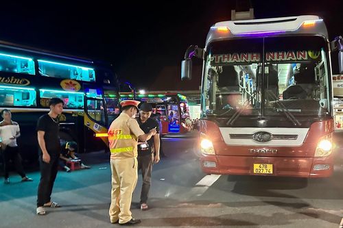 Chuyên gia: Cấm lái ô tô liên tục quá 3 giờ ban đêm sẽ làm tăng nguy cơ tắc đường ban ngày
