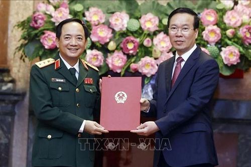 Chủ tịch nước trao quyết định thăng quân hàm Thượng tướng cho ông Trịnh Văn Quyết